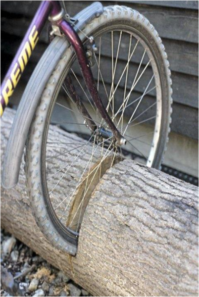 Βάση για ποδήλατα απο κορμό ξύλου