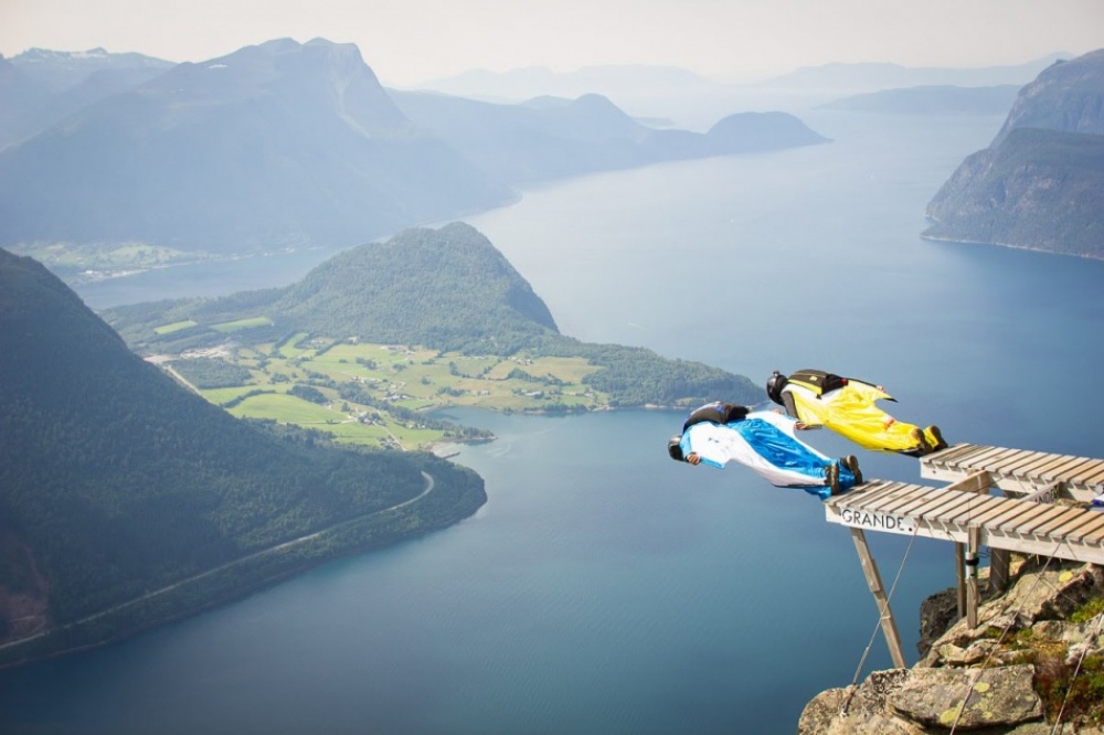 Annual base jumping contest in Norway